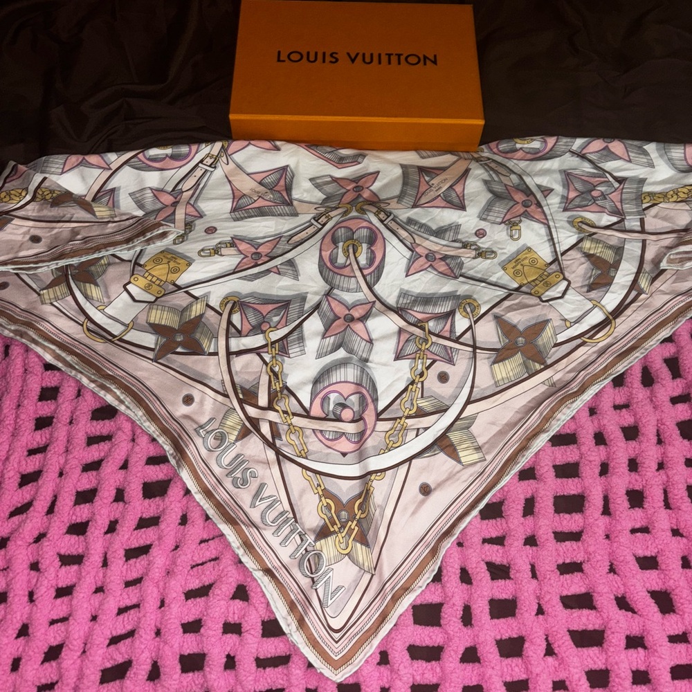 Louis Vuitton Pink and Gray Women's Scarf
